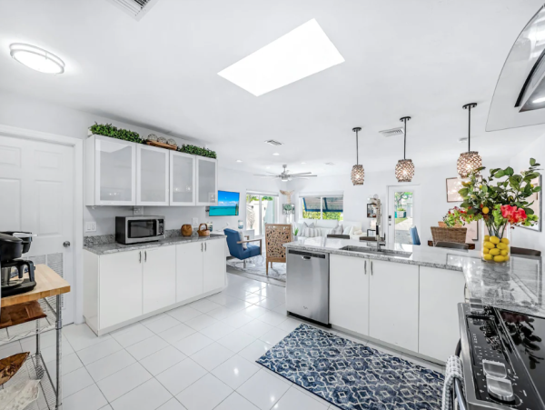 Lovely Naples Pool Home Walk Vanderbilt Beach